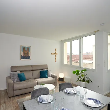 Hyper-centre /4 Personnes/ Cathedrale / Ascenseur Apartamento Reims